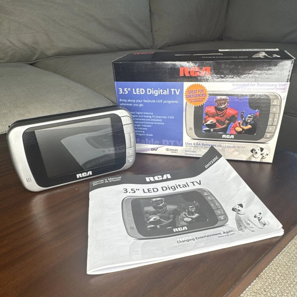 RCA DHT235C DTV Portable 3.5" LED Digital Handheld Color TV - New - Tested